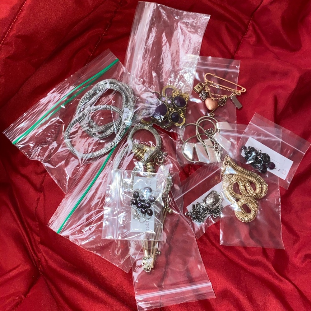 Jewelry necklaces and bracelets